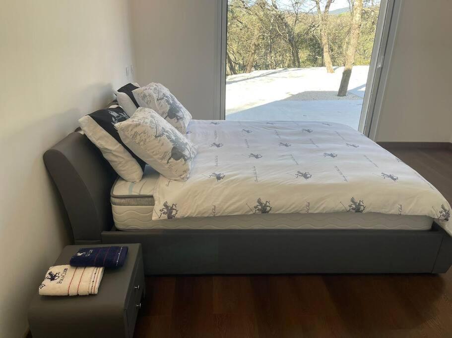 Brand New Villa With Fully Intergrated Air Conditioning & Private Pool, Overlooking Forest Sardan Екстер'єр фото